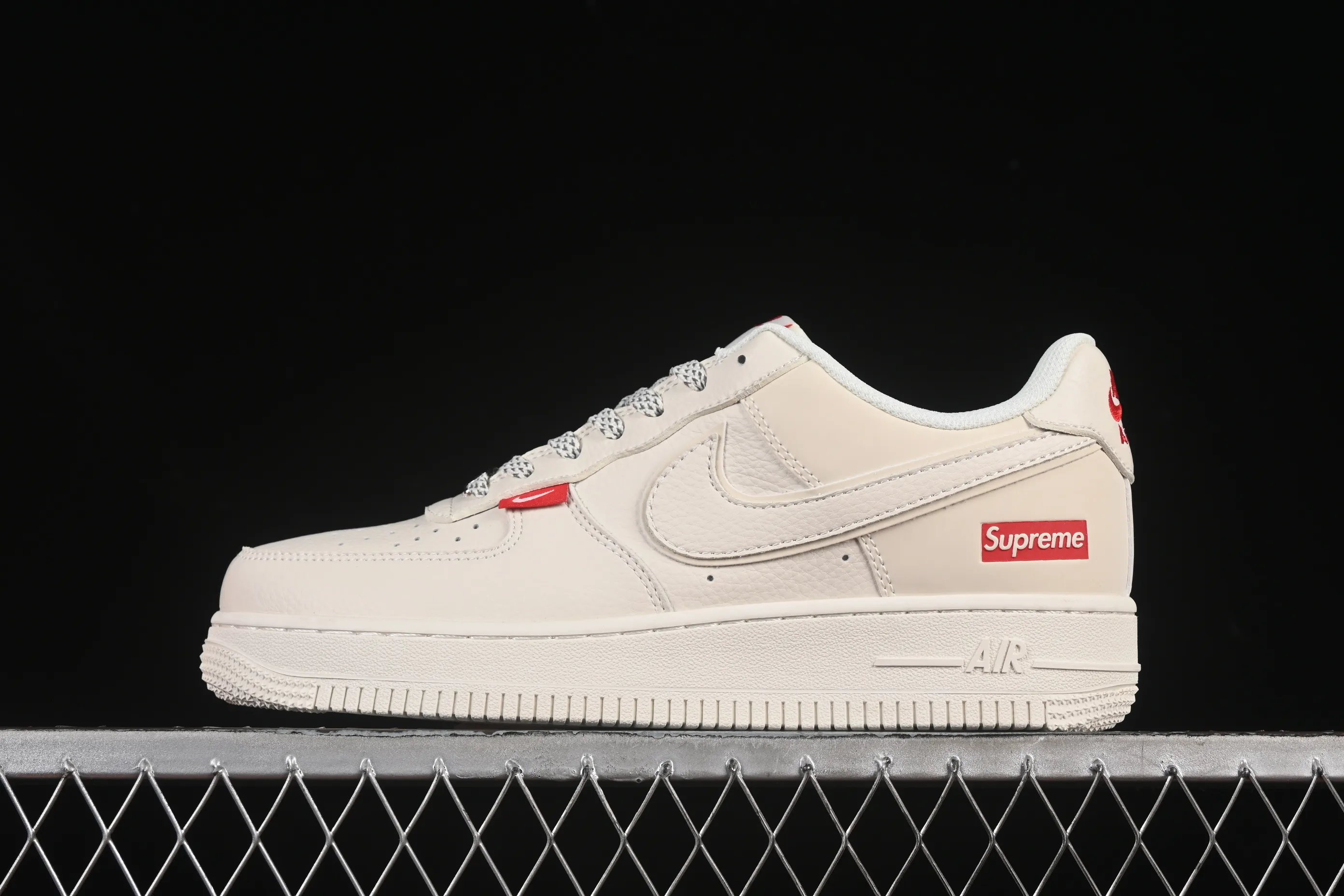 All categories Nk Air Force 1 Air Force series Nk Air Force 1 Low Air Force low top Nike Air Force 1'07 Low Supreme co-branded versatile beige Air Force 1 low top casual sneakers CS5288-011